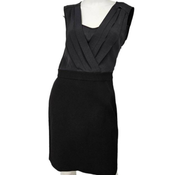 LOFT Dresses & Skirts - LOFT Black V Neck Shift Dress size 6